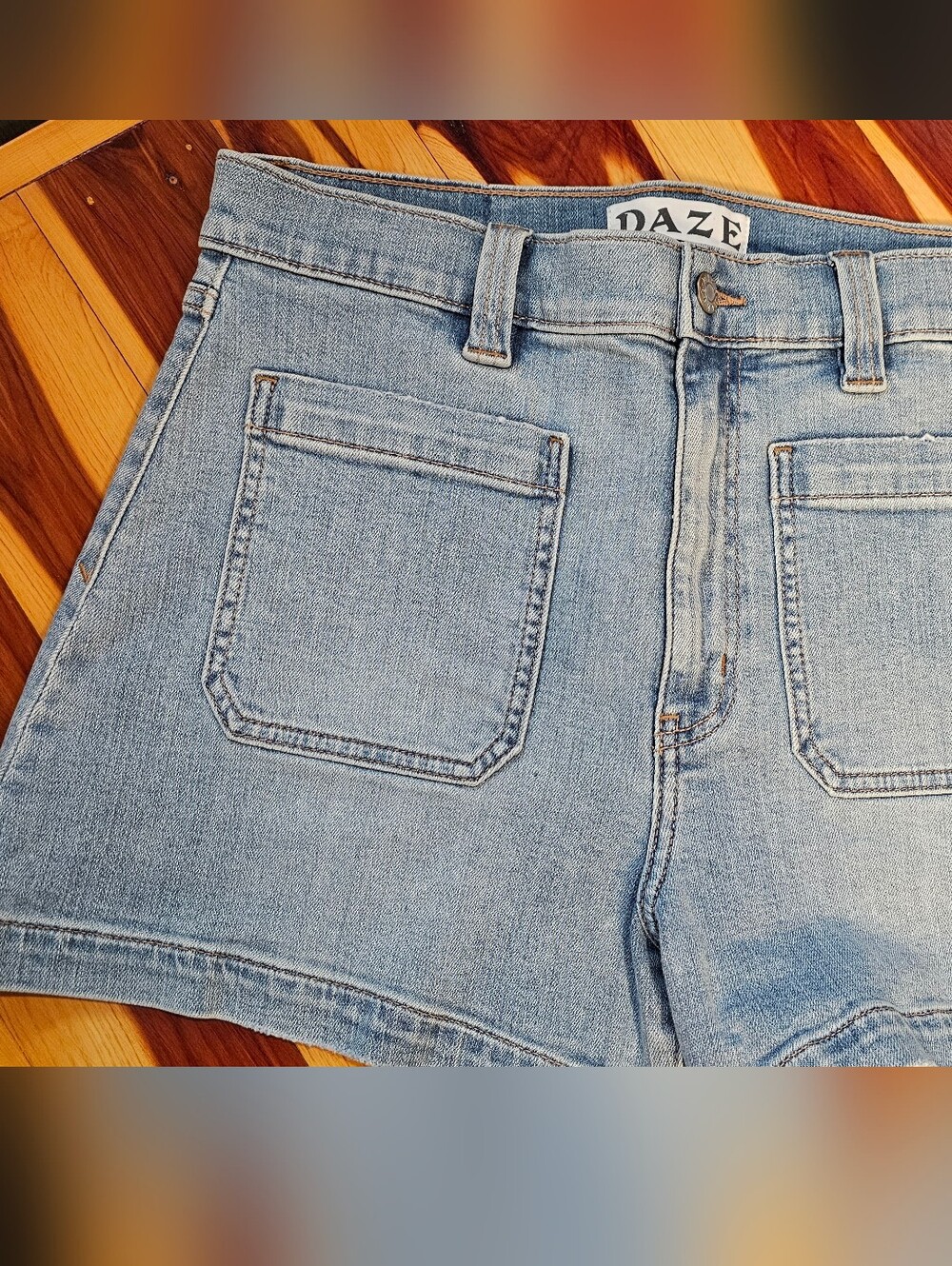 DAZE Denim High Rise Light Wash Jean Shorts Size 29 Mom Shorts